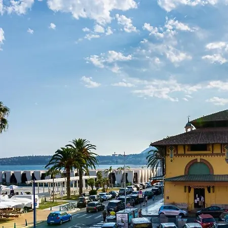 Апартаменти Le Sicardi-vue Mer-plage-centre *